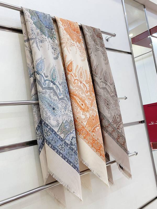 Loro Piana Scarf LPC00064 Loro Piana Scarf LPC00064